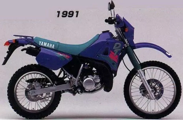 Accesorios varios, soportes y baúles originales para Yamaha DTR- 125 1991 - 1996