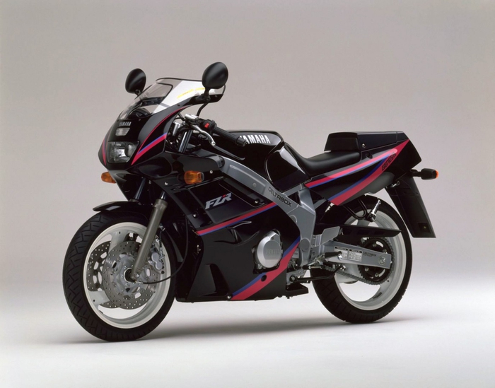 Accesorios varios, soportes y baúles originales para Yamaha FZR 600 1989
