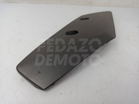 Embellecedor izquierdo guardabarros Yamaha X-Max 300 2018 - 2021