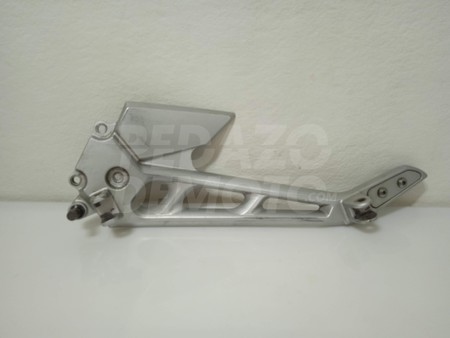 Soporte estribera izquierda Suzuki GSR 600 2006 - 2009