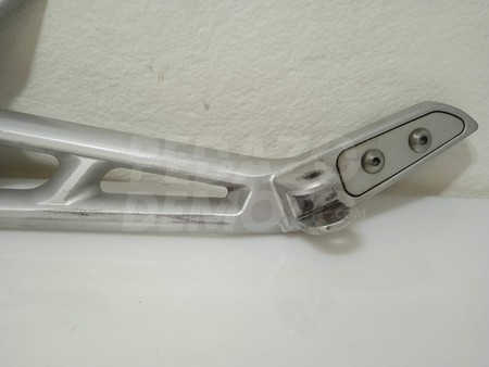 Soporte estribera izquierda Suzuki GSR 600 2006 - 2009