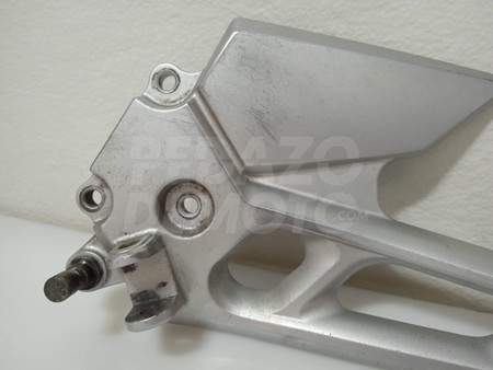 Soporte estribera izquierda Suzuki GSR 600 2006 - 2009