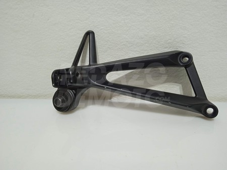 Soporte estribera trasera derecha Yamaha MT-03 660 2009 - 2011