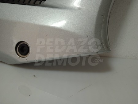 Tapa bajo asiento derecha Honda CBF 250 2004