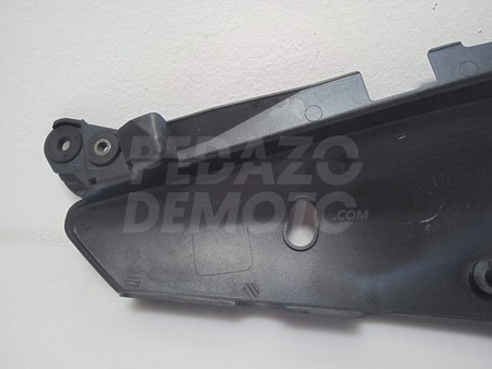 Tapa bajo asiento derecha Suzuki V-Strom 650 2004 - 2006