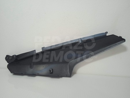 Tapa bajo asiento derecha Suzuki V-Strom 650 2004 - 2006