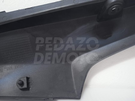 Tapa bajo asiento derecha Suzuki V-Strom 650 2004 - 2006