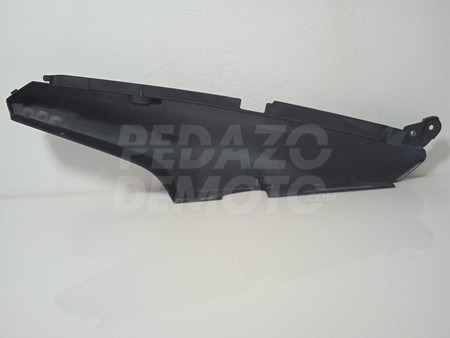 Tapa bajo asiento izquierda Suzuki V-Strom 650 2004 - 2006