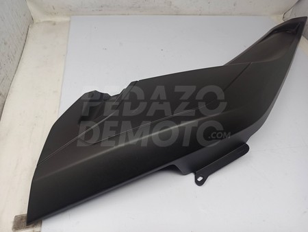 Tapa lateral asiento izquierda Yamaha X-Max 400 2014 - 2017