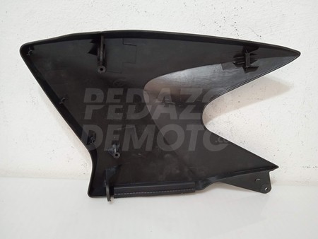 Tapa lateral derecha Yamaha YBR 125 2010 - 2014