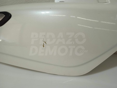 Tapa lateral trasera derecha Piaggio X7 250