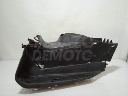 Tapa suelo pies Yamaha X-Max 250 2005 - 2009