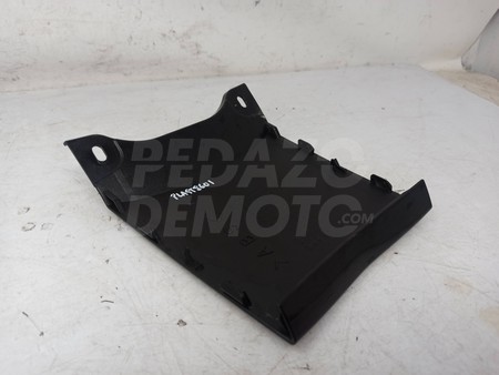 Tapa unión trasera Yamaha YBR 125 2010 - 2014